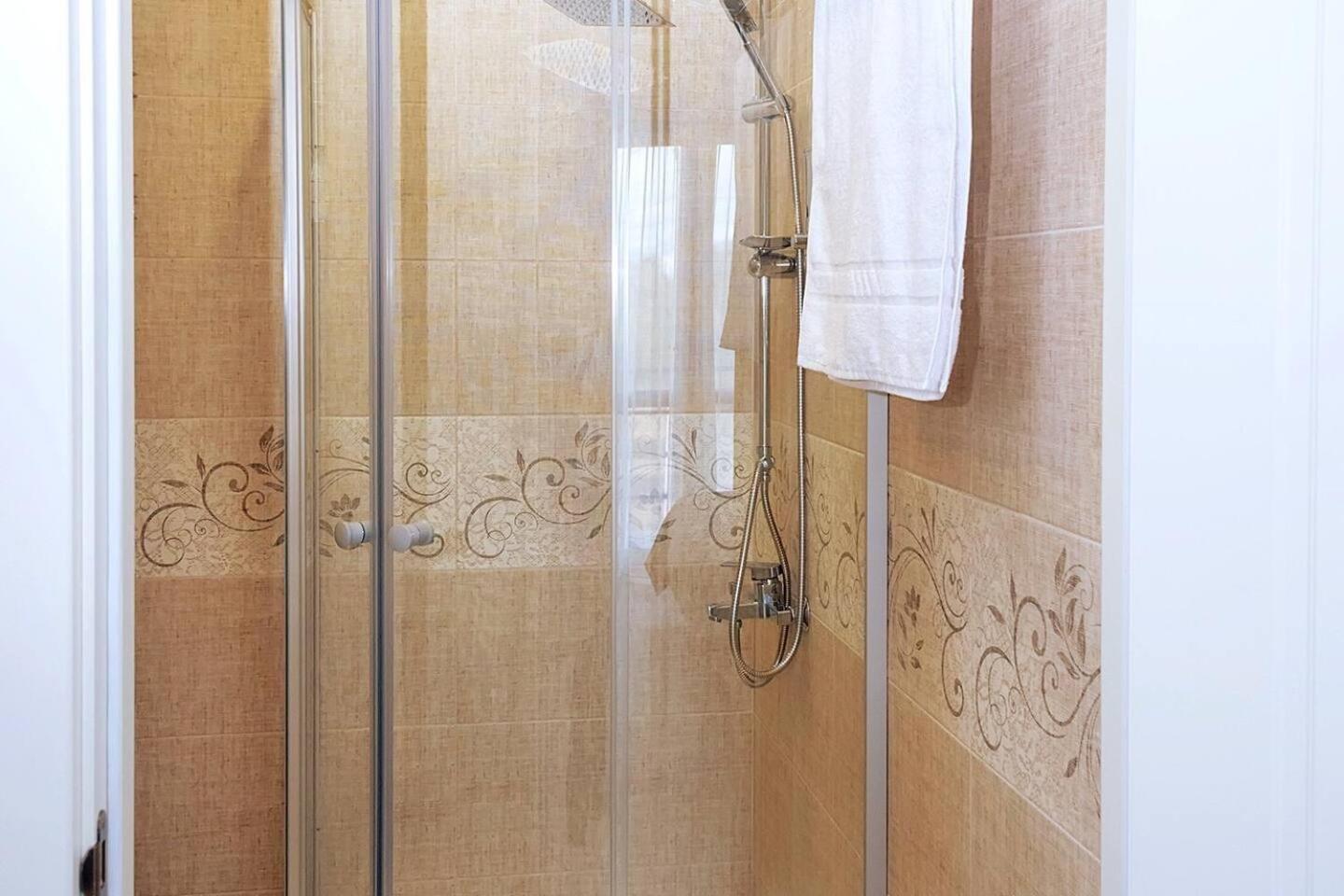 Tbilisi Mare Hotel Bagian luar foto